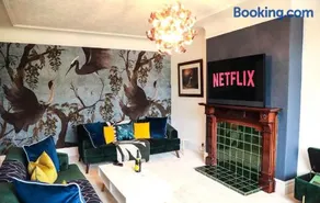 8 person home in Hoylake - The Wirral Peninsula - Image 2