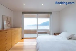 Luxury and tranquility facing the sea - Image 3