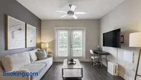 Landing at La Tierna - 2 Bedrooms in Northwest Side - Image 1