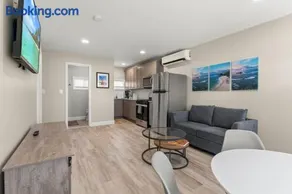 Fully Renovated Steps to Beach The Americana - Image 2