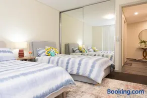 Cozy Yet Modern Stay near Train Station and Hospital - Image 3