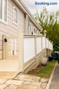 Luxury 2-Bed Holiday Home - Pool, Golf & Beaches - Image 2