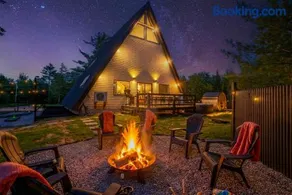 Pickleball, 9 Hole GLOW Mini Golf, Sauna, Hot tub - Image 2