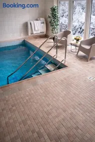 Moderne Wohnung mit Privatpool - Image 2