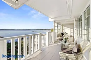 Luxury Waterfront Holiday Home - Image 5