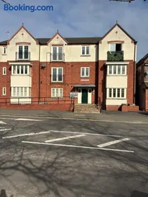Two Bedrooms Two Bathrooms and Private Parking Rugby - Image 1
