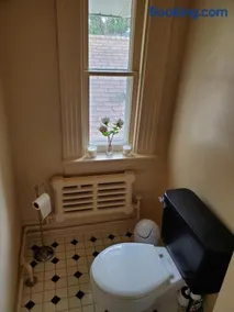 Homestay in cozy River Heights home - Image 3