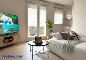 La Voulzie Appartement - Proche centre avec parking privé - Image 3