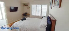 Cosy Haven - Large Comfy Dwelling - Image 3