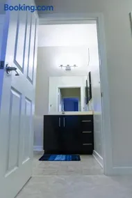 Cozy & inviting 2BD 2BTH Apt Home - Image 2