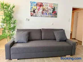 Stylish Apartment near Airport & Train - Image 1