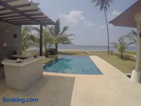 Driftwood Villa - Image 1