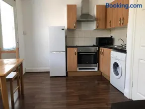 West Kensington Apartments C - 5 mins to station - Image 4