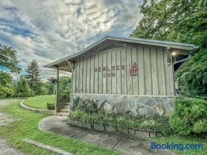 Hemlock Inn - Image 2