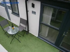 The Barn - Ilkeston - 1 Bedroom Flat, 2 Beds, Close to M1-A52 Long Eaton - Nottingham - Derby - Derbyshire - 400Mbs WiFi Free Parking! - Image 2