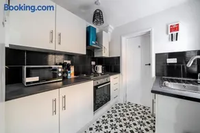 Modern Bletchley home with stylish decor - Image 3
