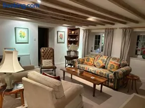 Spacious 4 bed family home near coast - Image 4