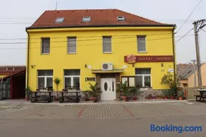 Hotel u Nádraží Lanžhot - Image 1