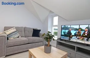 Entire penthouse apartment with sea views Portrush - Image 1