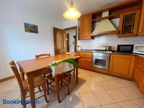 L' Angolo Di Pace Vasca Idromassaggio e Legno Chalet Alpino con Vista Panoramica sulla Valle - Image 2