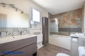 GuestHouse La Costière - logements indépendants - espace piscine jacuzzi - Image 4