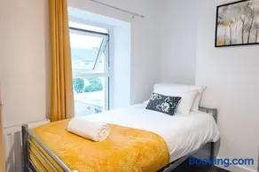 5 Bed - 2 Bath - Ideal for Work Crews - Image 5