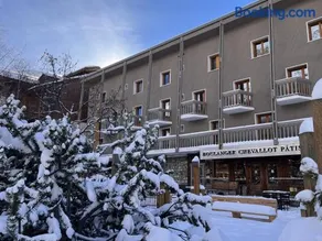 Everest Hotel - Image 1