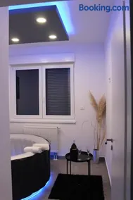 Jacuzzi Apartment Code 96 - Image 5