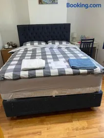 Large Double Bedroom with free on site parking max car length 5 metres - Image 2