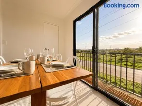 City Explorer Base 3BR&2 Floors&Walk to Mall & Airport Transit - Image 3