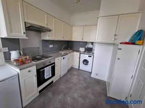 Two Bedroom Mansion House Apartment By AZ Luxury Stays Newmarket With Parking And WiFi - Image 3