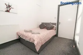Beautiful 2 Bedroom Apartment in Fleetwood - Image 4