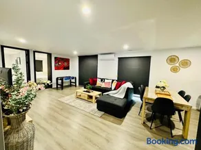 Spacious modern family home - Image 1