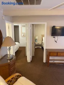 The Admiral Hotel/Motel - Image 4