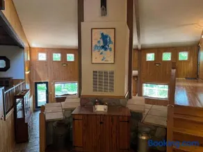 Remodeled 4BR 2 5BA Peninsula Lakehouse at 5RK Ranch Lakeside Private Sandy Shoreline Fireplace & Decks Hayward WI - Image 2