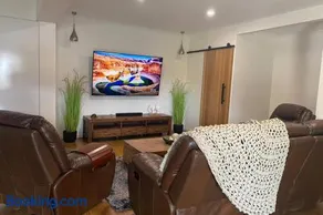 Spacious, Contemporary and Self-Contained with Beautiful Views - Image 4