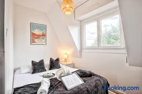 2 Bedrooms, TV & Wifi - Image 2