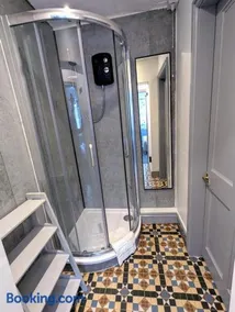 Private Ensuite Room - Image 2