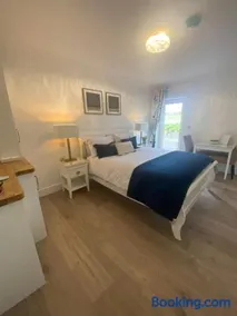Watermark Luxury Accommodation - Image 2