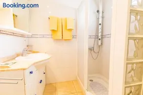 Bright 2 Bedroom Apt by Dream Homes Tenerife - Image 3