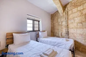 3BR Townhouse with Private Pool and BBQ - Image 2