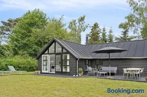 Newly Renovated Holiday Home Near The Beach - Image 1