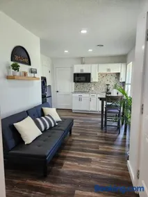Modern retreat in central Beaumont - Image 2