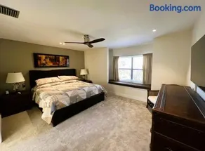 Stunning Ventura Condo - Image 2