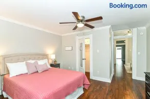 Cheerful 2-Bedroom Cottage in Downtown Noblesville - Image 2