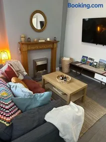 Barrow-in-Furness 4BR - Perfect For Contractors Stay - Image 1