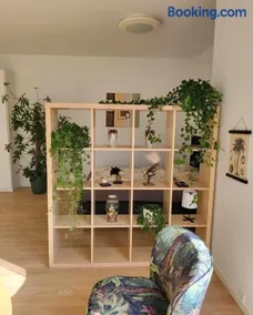 Straight Up Fantastic Bright Apartment - Image 1