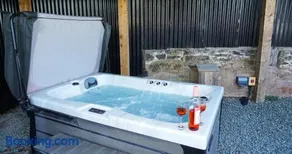 The Shire Luxury Converted Horse Lorry with private hot tub Cyfie Farm - Image 1