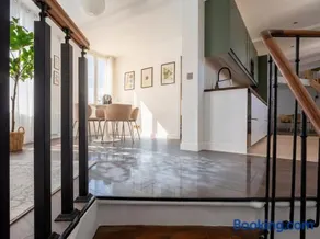 Spacious Designer Duplex 9 Guests Fully Renovated - Image 3
