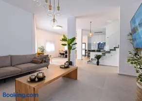 אחוזת סנטוריני - וילה מהממת עם בריכה מחוממת מקורה וג'קוזי בעין יעקב - Image 3